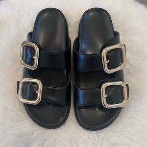 Size 7 Universal Thread sandals